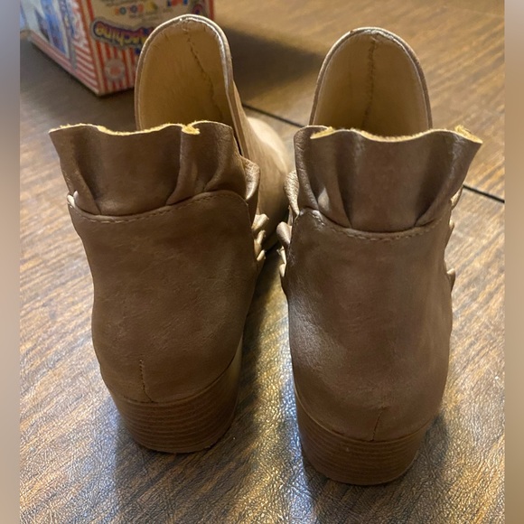 Super Cute Leather ankle boots size 7 - Picture 3 of 4